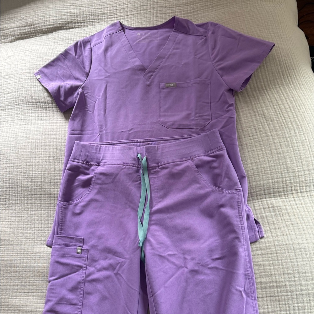 FIGS - lilac color Scrub Set - small